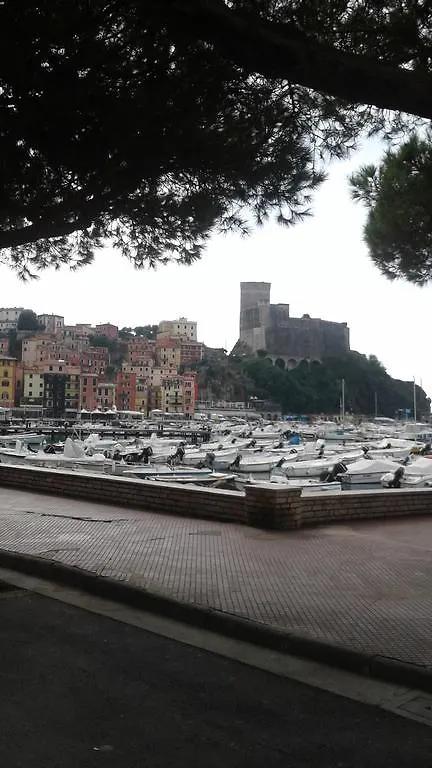 Semesterbostad Casa A Lerici Nell'Antico Borgo Villa